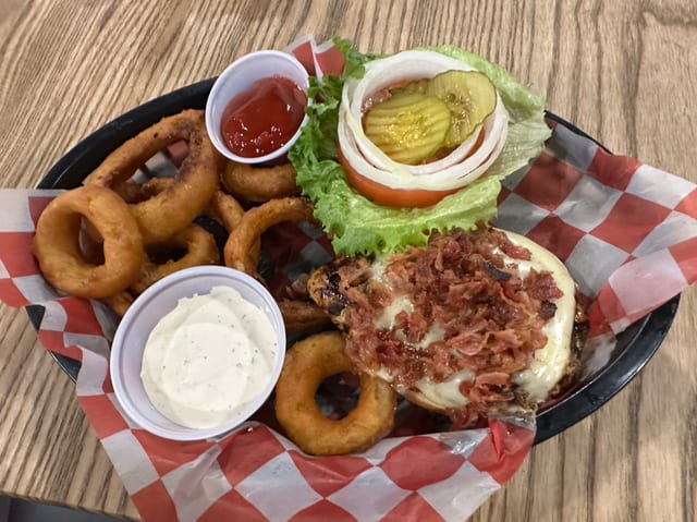 Houligan Chicken Deluxe.
